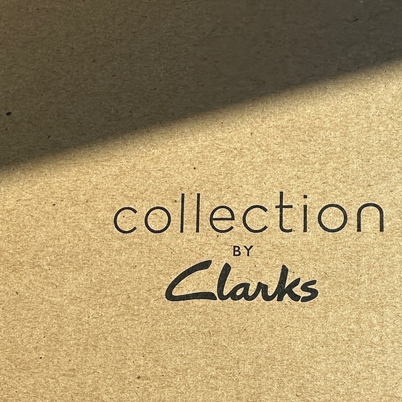 Clarks Women's Gold Sandals 12W - Picture 3 of 6